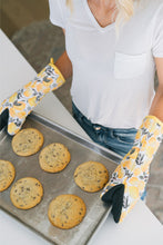 Load image into Gallery viewer, Sage+Stitch Oven Mitts Yellow Lemons