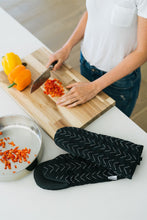 Load image into Gallery viewer, Sage+Stitch Oven Mitts Black Mudcloth