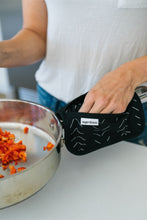 Load image into Gallery viewer, Sage+Stitch Pot Holders Black Mudcloth