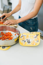 Load image into Gallery viewer, Sage+Stitch Pot Holders Yellow Lemons