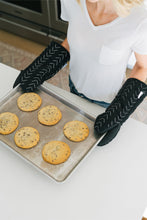 Load image into Gallery viewer, Sage+Stitch Oven Mitts Black Mudcloth
